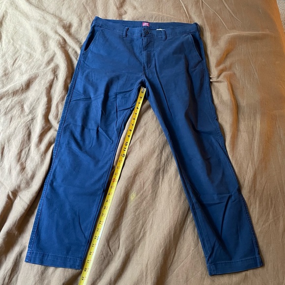 Levi's Men's Navy Chinos - Picture 2 of 4